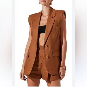 ASTR THE LABEL Kyrie Extended Shoulder Linen Vest in Mocha Moose office preppy